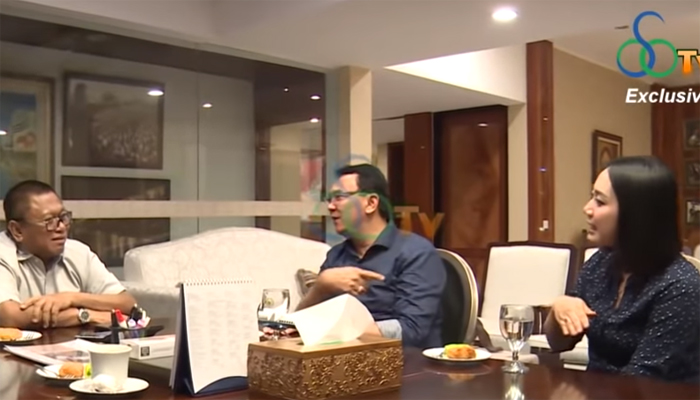 sebuah video yang di unggah akun youtube oleh OSOTV Channel, disana terlihat Ahok dengan mantan polwan Puput Nastiti Devi sedang
